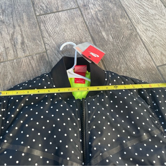 Brand New Nike Women’s Puffer Jacket - Picture 8 of 11